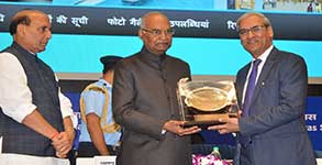 Hon’ble President, Shri Ram Nath Kovind confers the Rajbhasha Kirti Award to our C&MD, Mr Mukesh Kumar Surana